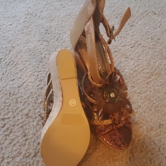Shoes - Picture 3 of 4